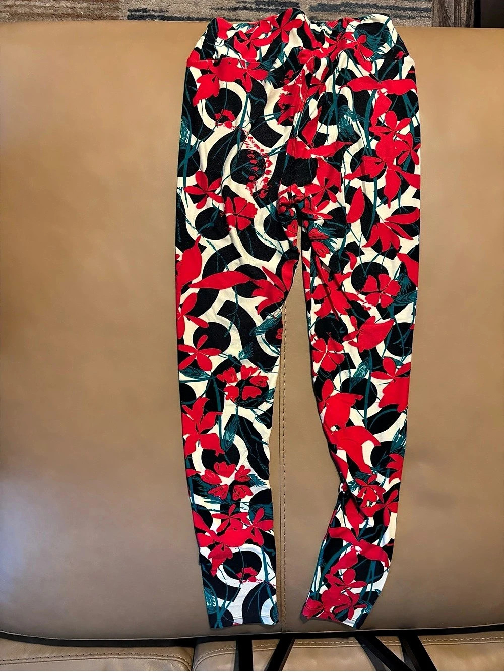 LuLaRoe Printed Leggings Floral Print Red & Black Small